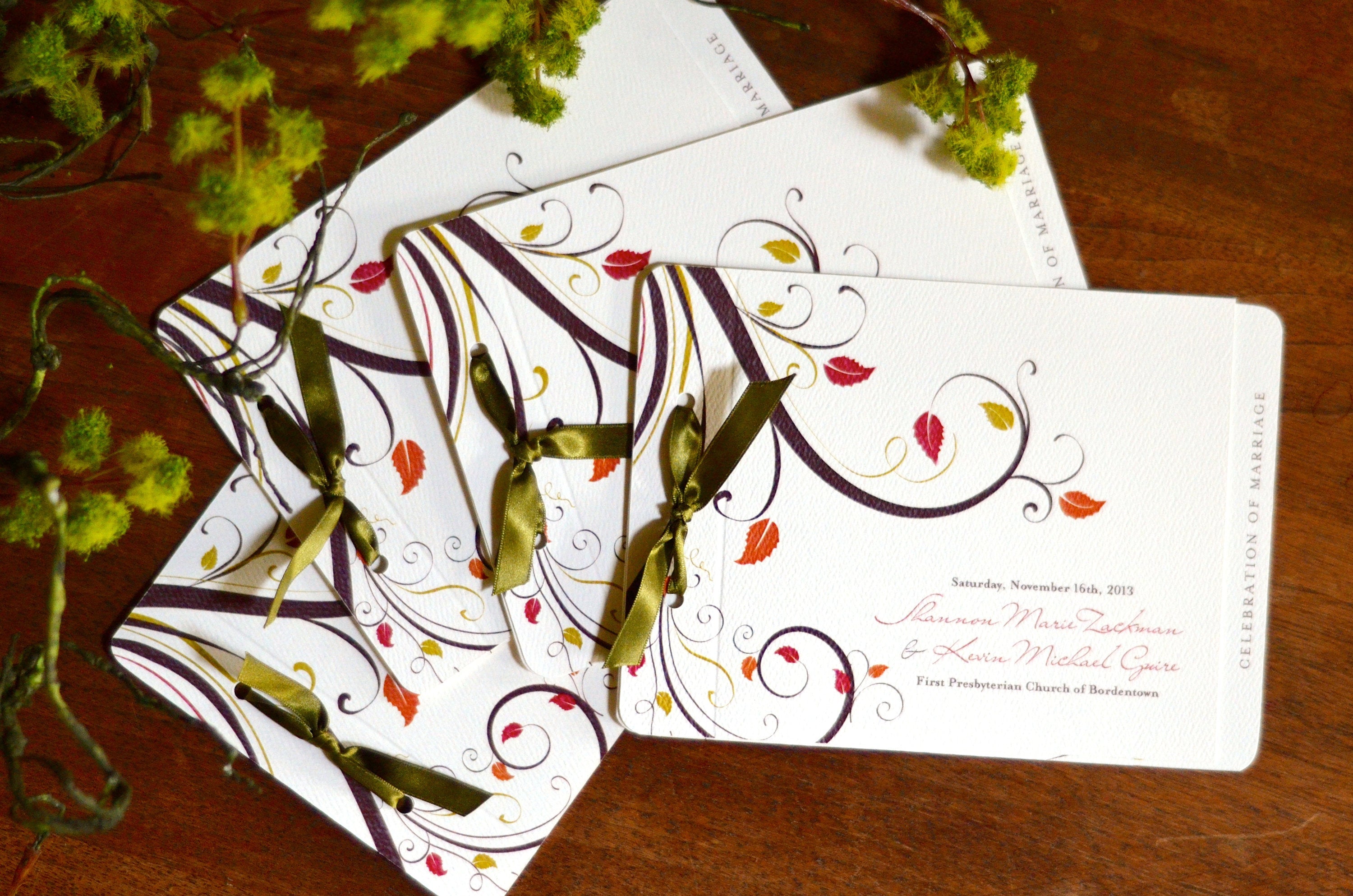 Rustic Fall Leaves 2 page Livret Booklet Wedding Program with Green Satin Ribbon // BP1